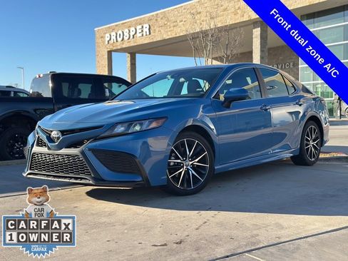 Used 2024 Toyota Camry SE image 3