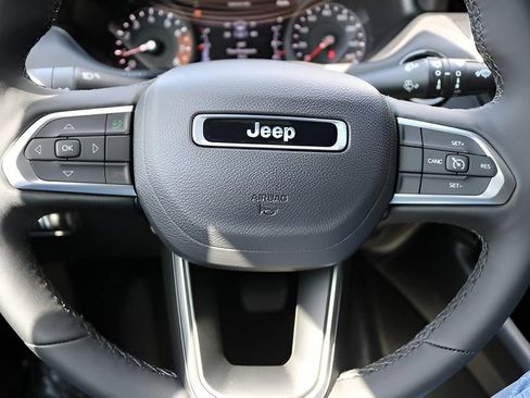 Used 2026 Jeep Compass Latitude AWD/4WD image 23