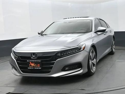 Used 2018 Honda Accord Touring image 1