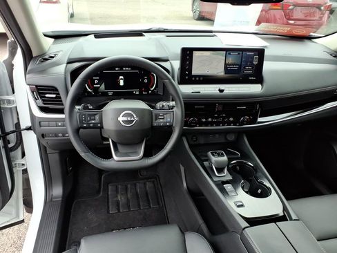 Certified 2025 Nissan Rogue SL w/ SL Premium Package FWD image 7