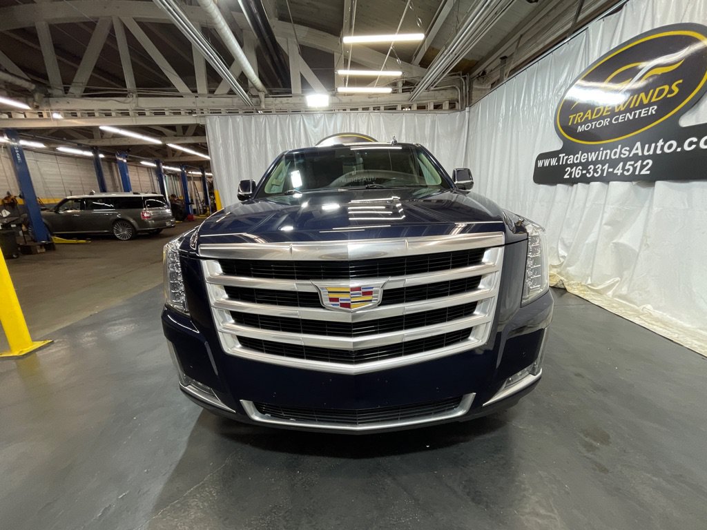 Used 2019 Cadillac Escalade ESV Luxury AWD/4WD image 2