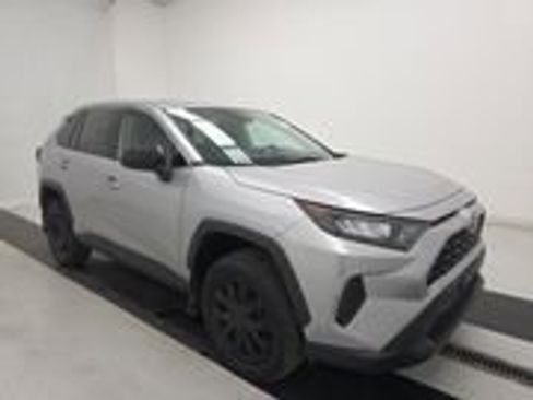 Used 2022 Toyota RAV4 LE FWD image 3