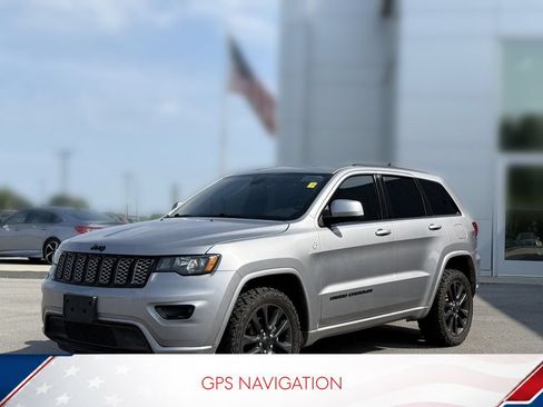 Used 2018 Jeep Grand Cherokee Altitude AWD/4WD image 2
