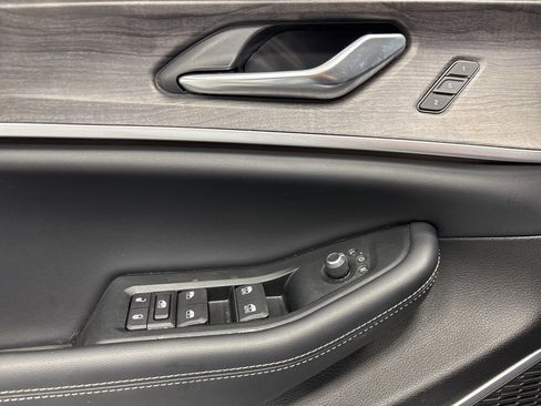 Used 2024 Jeep Grand Cherokee Limited w/ Black Appearance Package image 31