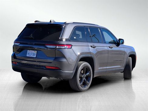 Used 2022 Jeep Grand Cherokee Altitude image 4