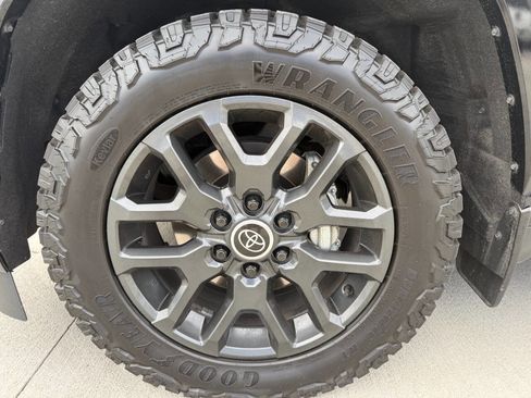 Used 2024 Toyota Sequoia Platinum AWD/4WD image 10