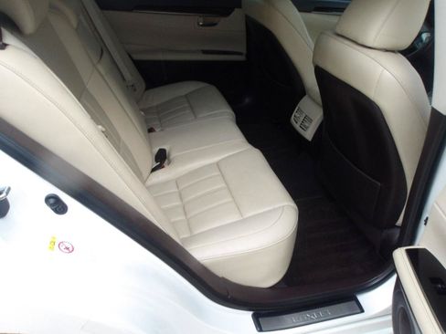 Used 2016 Lexus ES 350 w/ Luxury Package w/Wood Trim FWD image 8