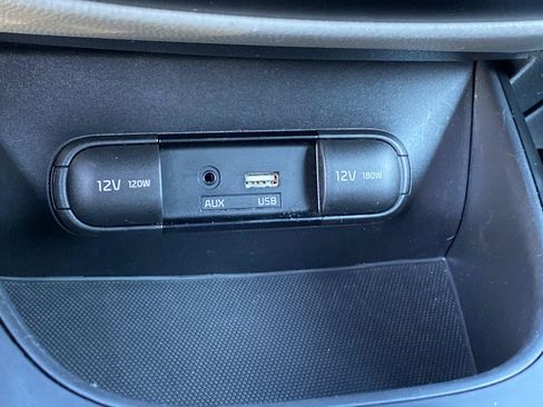Used 2017 Kia Soul + FWD image 13