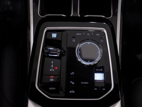 New 2026 BMW 740i w/ Premium Package image 13