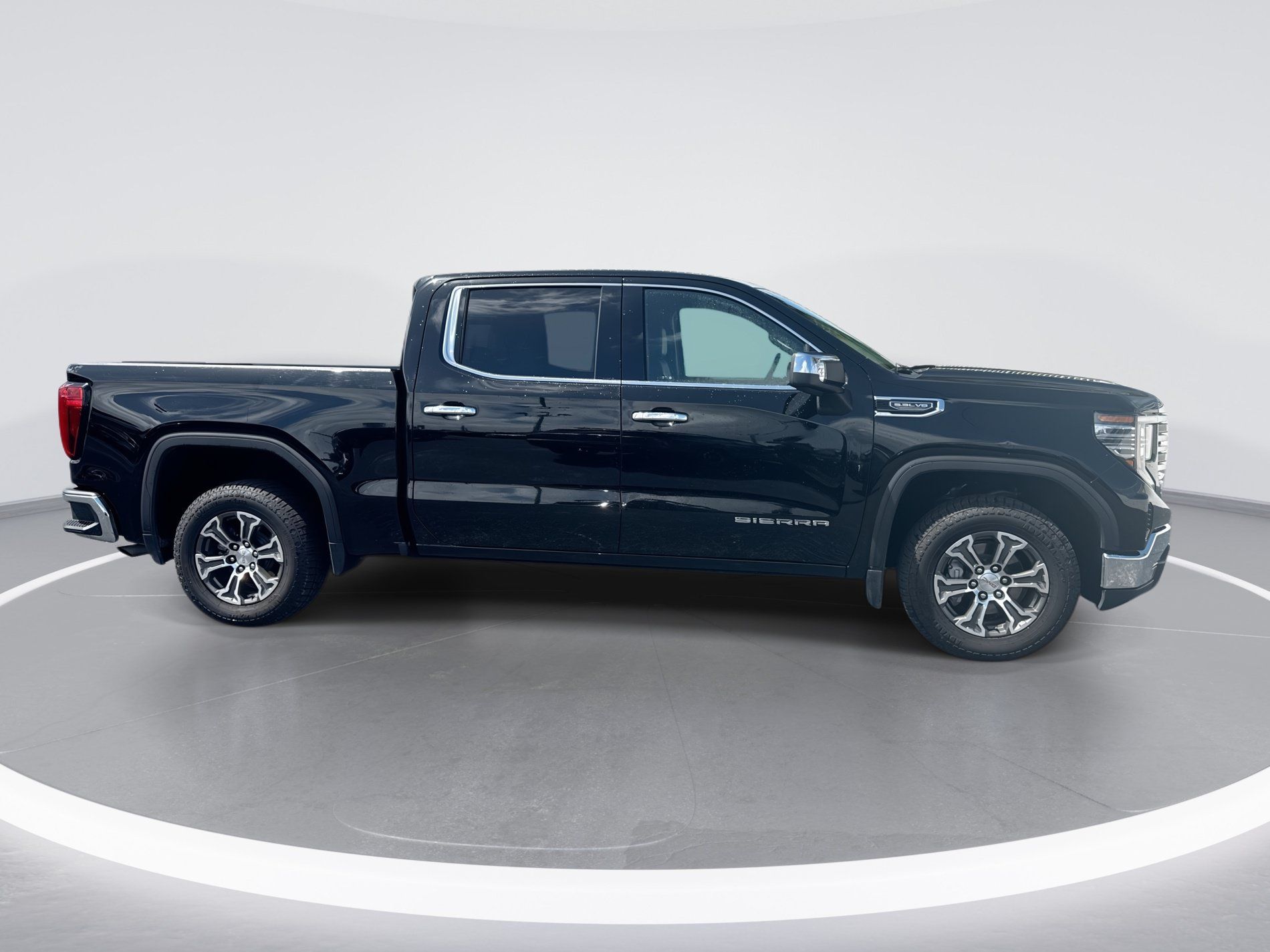 Used 2025 GMC Sierra 1500 SLT RWD image 3