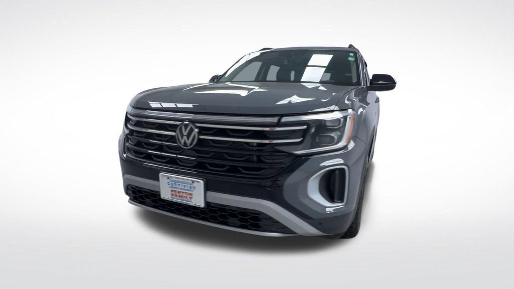 Used 2024 Volkswagen Atlas Peak Edition SE AWD/4WD image 18