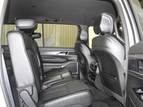 Used 2023 Jeep Wagoneer L Series III w/ Preferred Equipment Group AWD/4WD image 21
