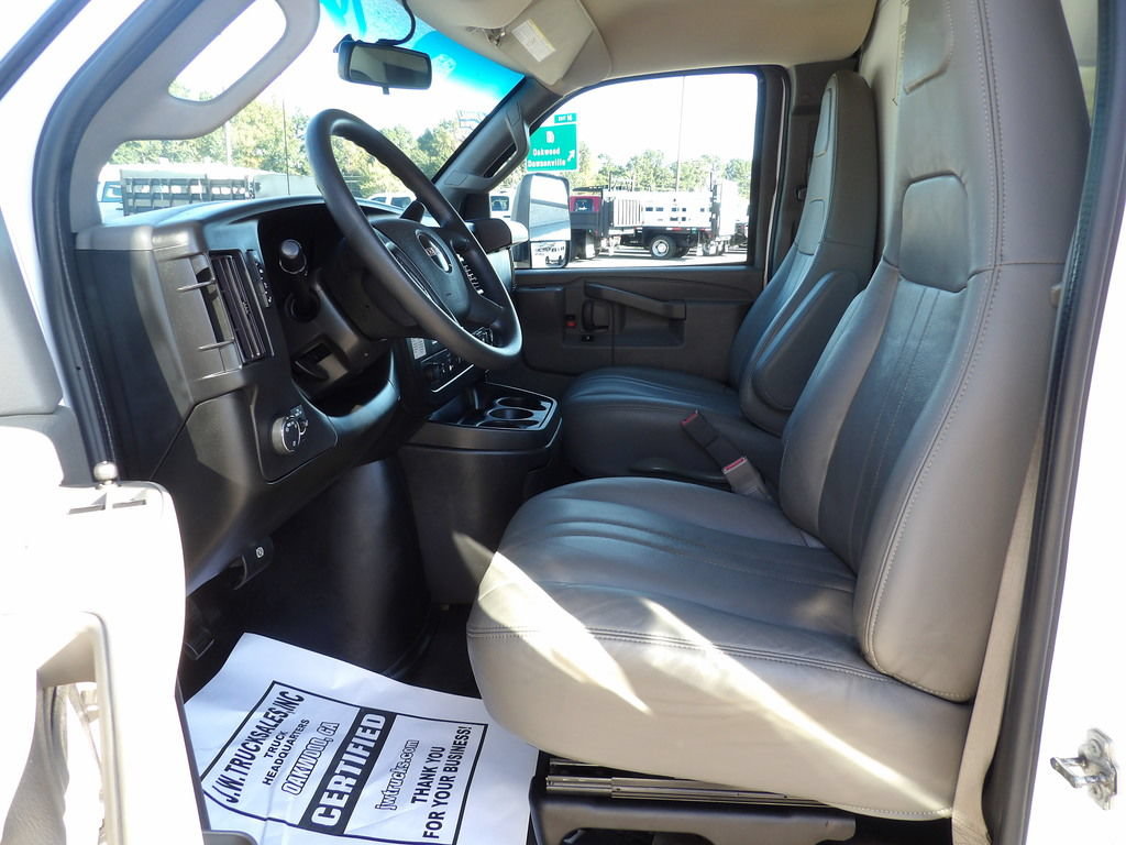 Used 2022 GMC Savana 3500 Extended w/ Power Convenience Package RWD image 17