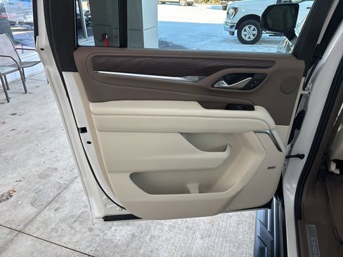 Used 2023 GMC Yukon XL Denali w/ Advanced Technology Package image 27