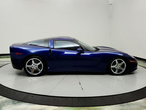 Used 2007 Chevrolet Corvette Coupe w/ Preferred Equipment Group RWD image 4
