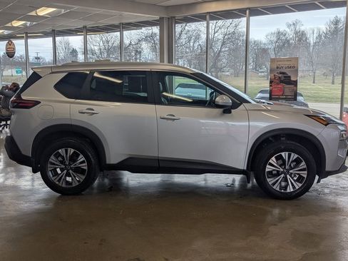 Used 2023 Nissan Rogue SV w/ SV Premium B Package image 8