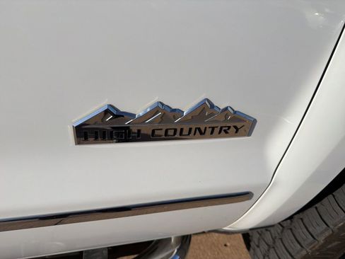 Used 2018 Chevrolet Silverado 2500 High Country w/ Duramax Plus Package image 10