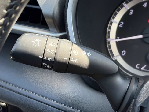 Used 2023 Toyota Highlander XLE FWD image 27