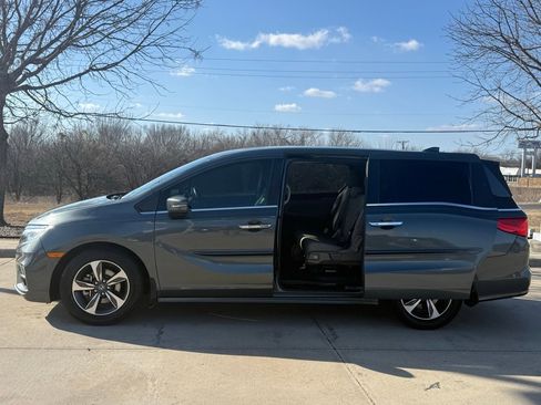 Used 2019 Honda Odyssey Touring image 3