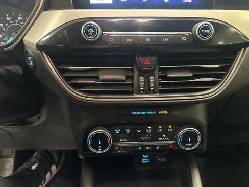 Used 2022 Ford Escape SE w/ SE Sport Appearance Package AWD/4WD image 16