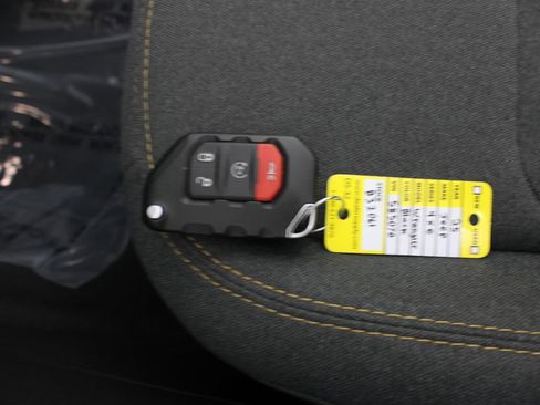 Used 2025 Jeep Wrangler Unlimited Sahara w/ Safety Group AWD/4WD image 7