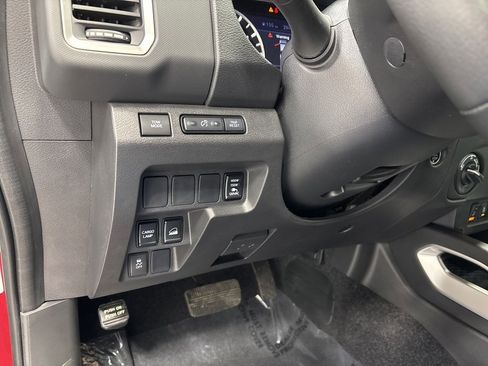 Used 2024 Nissan Frontier SL image 20