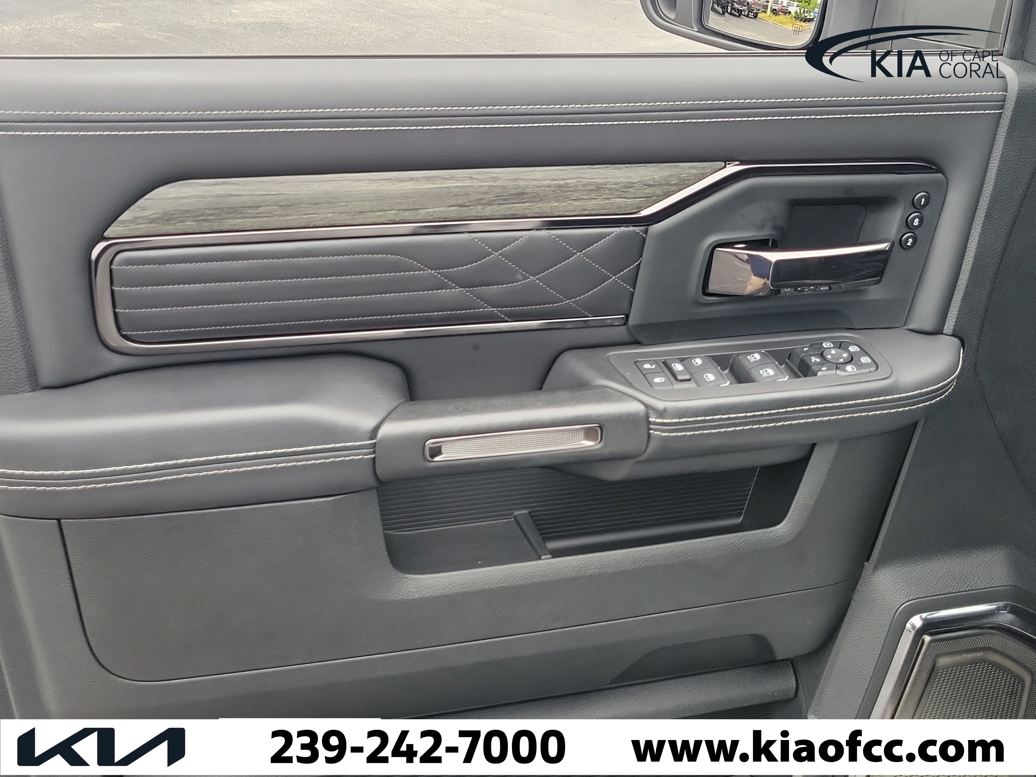 Used 2025 RAM 2500 Limited AWD/4WD image 23