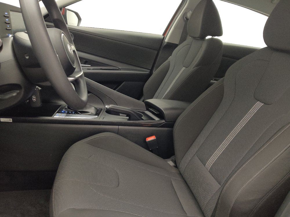 Used 2025 Hyundai Elantra SE FWD image 17