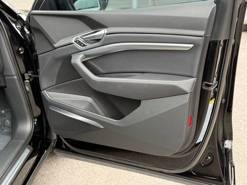 Used 2019 Audi e-tron Premium Plus image 46