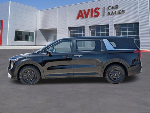 Used 2025 Kia Carnival FWD image 10