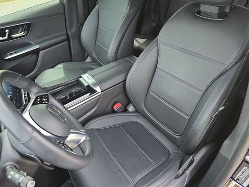 Used 2023 Mercedes-Benz GLC 300 4MATIC image 15