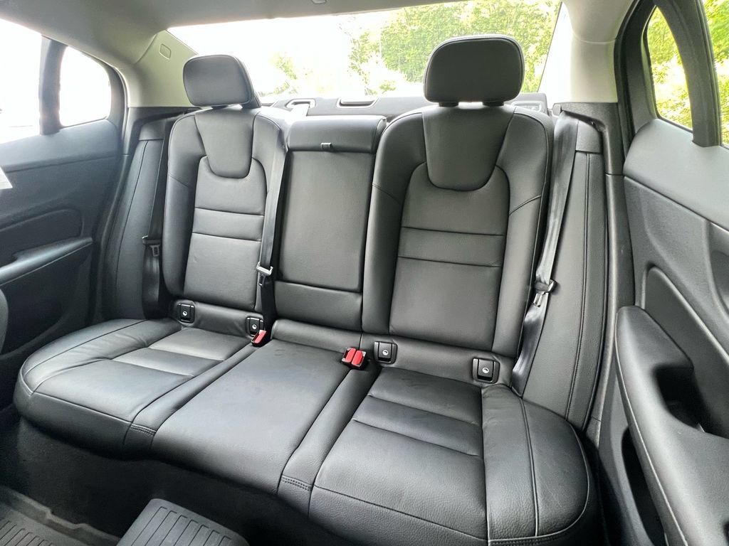 Certified 2024 Volvo S60 B5 Plus AWD/4WD image 22