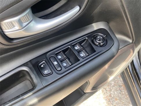 Used 2023 Jeep Renegade Latitude image 20