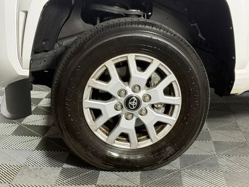 Used 2025 Toyota Tacoma SR5 AWD/4WD image 12