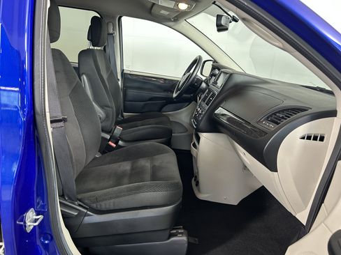 Used 2018 Dodge Grand Caravan SE w/ UConnect Hands-Free Group FWD image 15