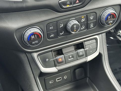 Certified 2023 GMC Terrain SLE w/ Driver Convenience Package image 27