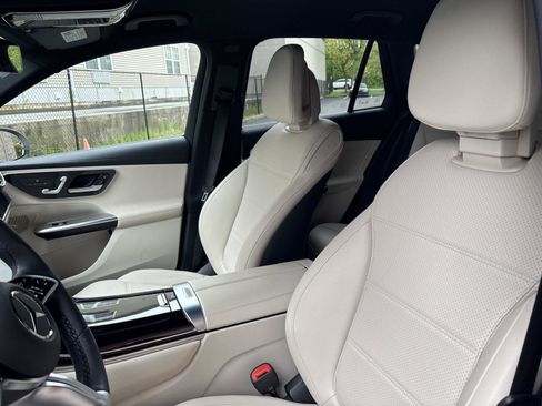 Used 2023 Mercedes-Benz GLC 300 4MATIC image 10