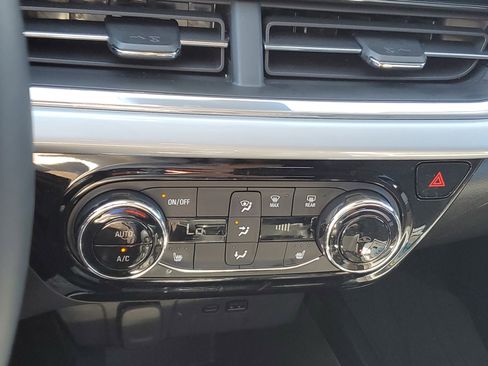 Used 2024 Chevrolet Trax LT w/ Driver Confidence Package image 25