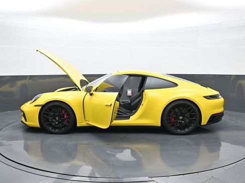 Certified 2024 Porsche 911 Carrera GTS RWD image 25