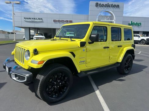 Used 2023 Jeep Wrangler Unlimited Sahara AWD/4WD image 1