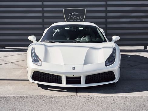 Used 2017 Ferrari 488 GTB image 15