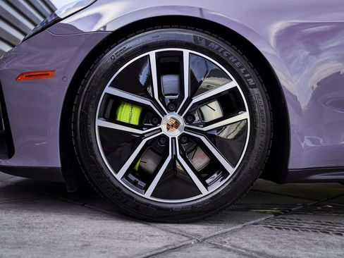 Used 2025 Porsche Panamera 4 w/ Premium Package image 3