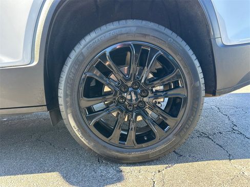 Used 2023 GMC Acadia SLT w/ Elevation Edition image 20