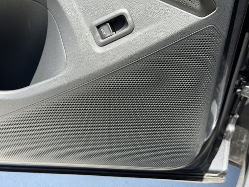 New 2026 Volkswagen Tiguan SE R-Line FWD image 15