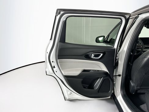 Used 2025 Jeep Compass Limited image 25