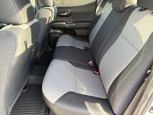 Used 2022 Toyota Tacoma TRD Off-Road image 33