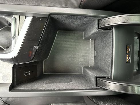 Certified 2025 Volvo XC60 B5 Plus image 21