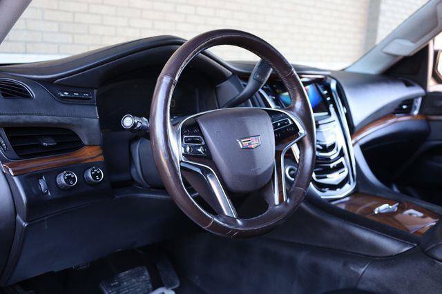 Used 2015 Cadillac Escalade Luxury AWD/4WD image 17
