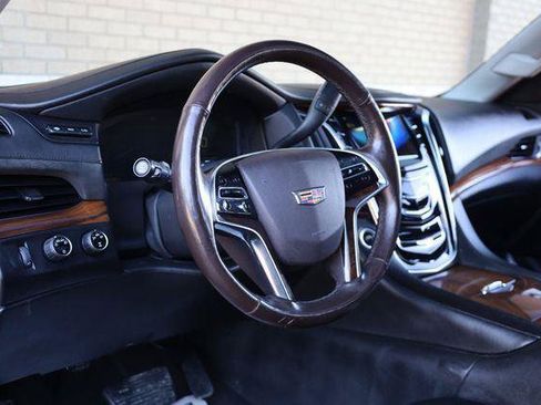 Used 2015 Cadillac Escalade Luxury AWD/4WD image 17
