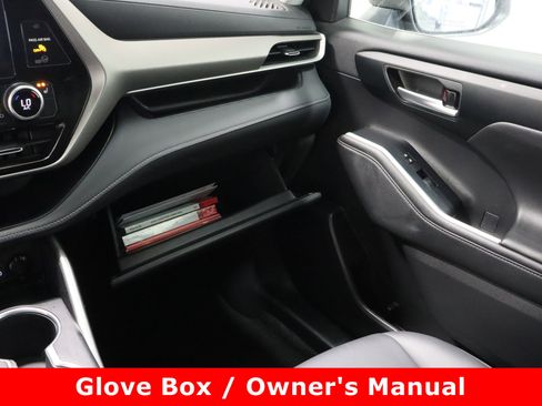 Certified 2025 Toyota Highlander XLE image 24